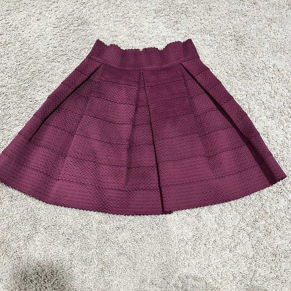 Maroon mini skirt with gold zipper in the back